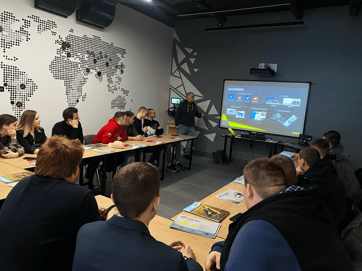 Обзорная экскурсия по “Агро-Мастер” для студентов ОмГАУ