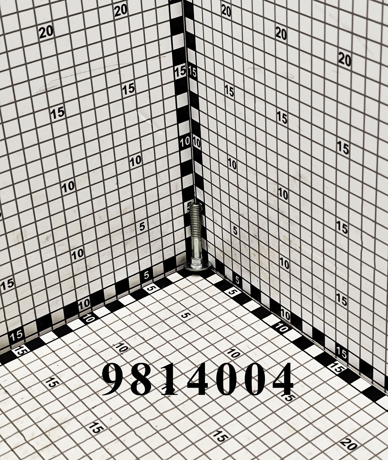 Болт 9814004 CNHi