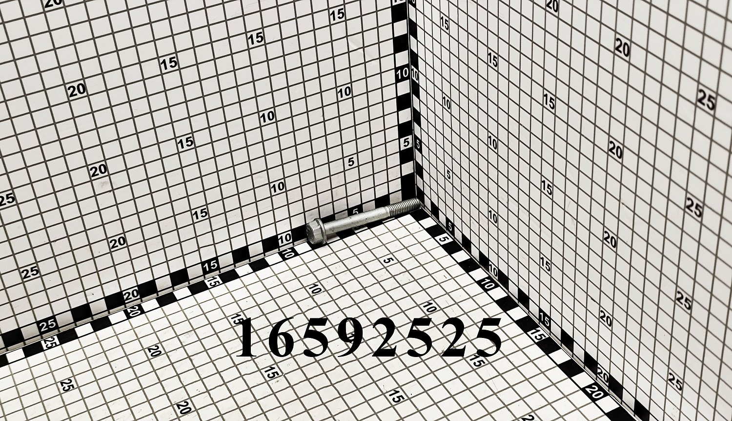 Болт 16592525 CNHi
