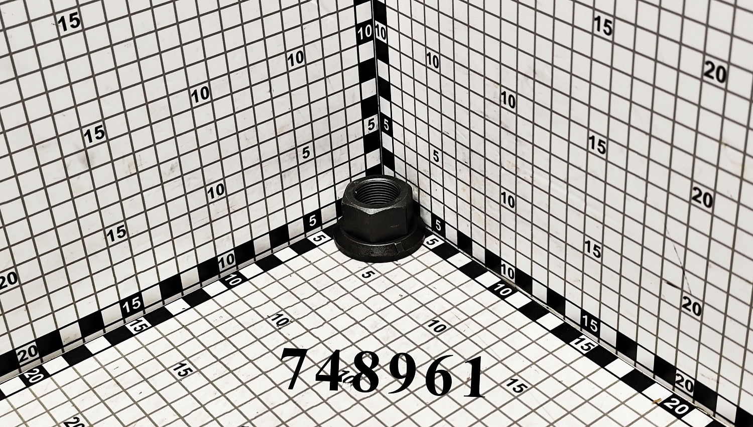 Гайка 748961 CNHi