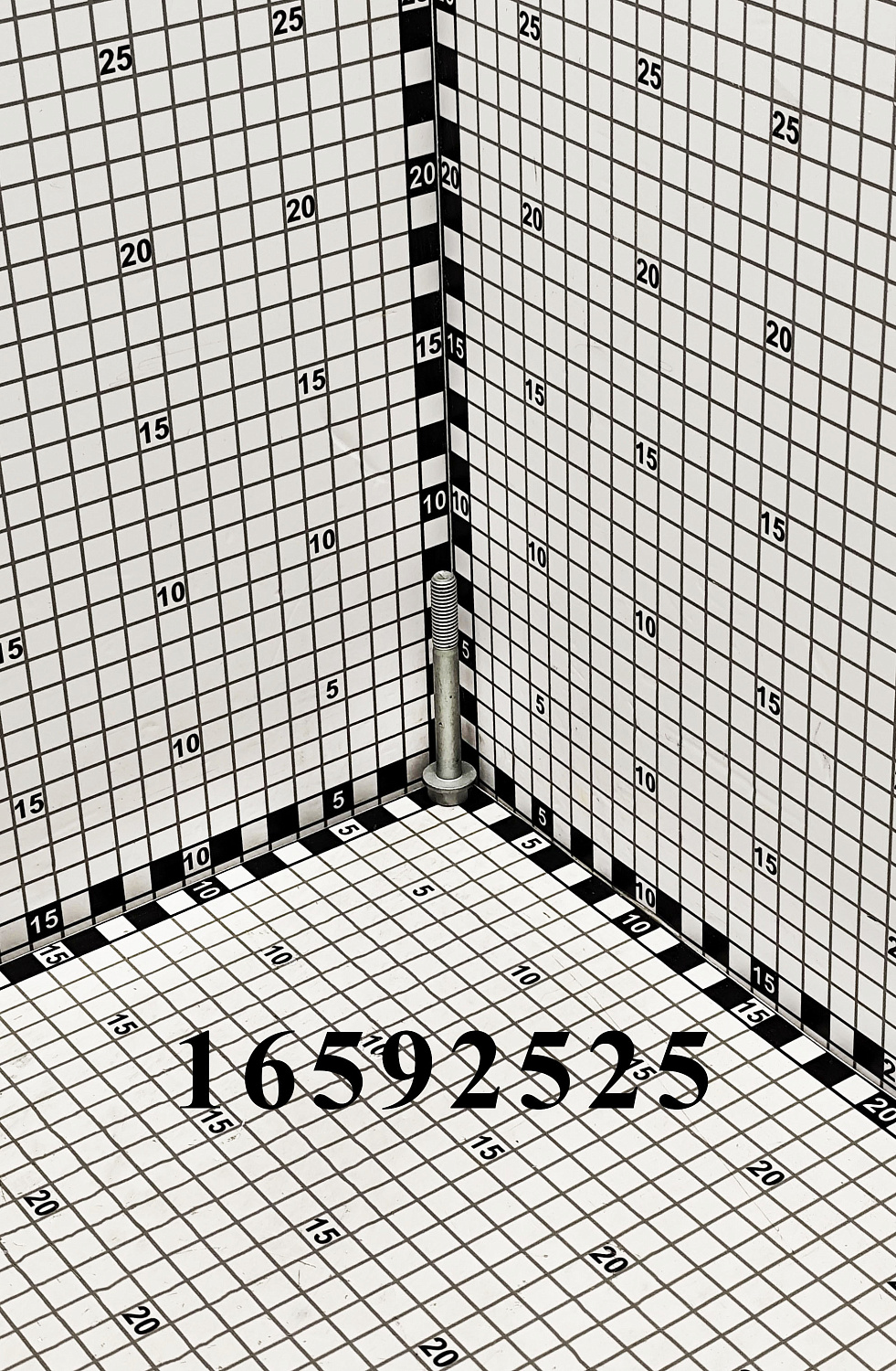 Болт 16592525 CNHi