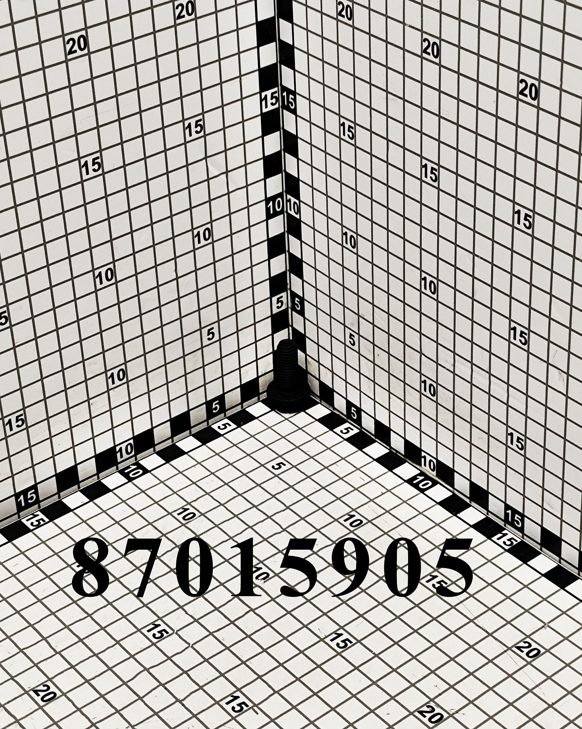 Болт 87015905 CNHi