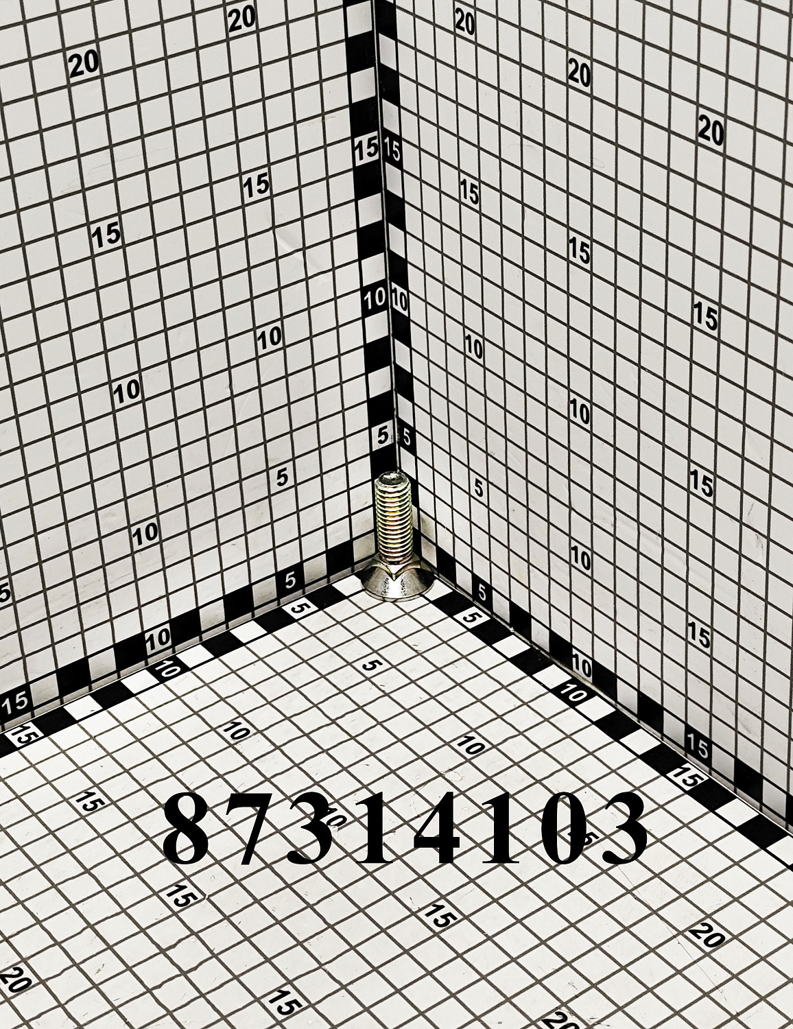 Болт плуга 87314103 CNHi