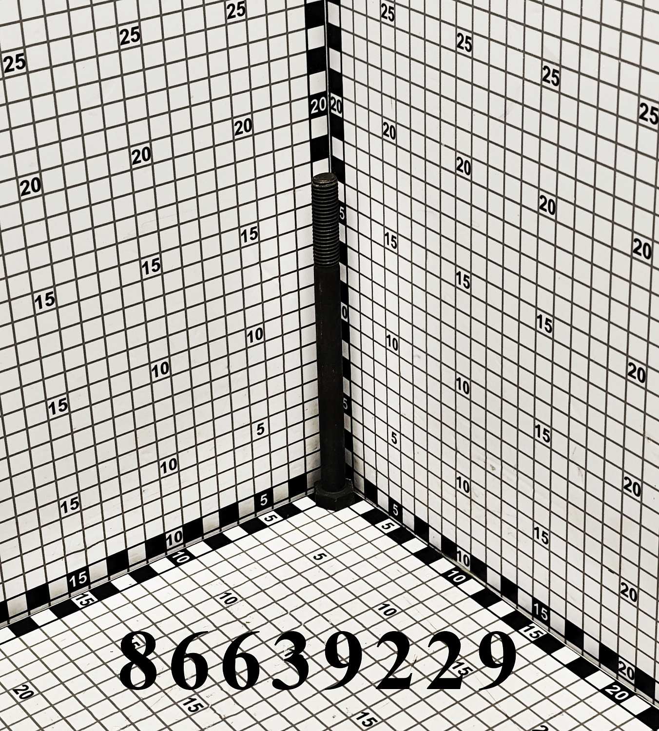 Болт 86639229 CNHi
