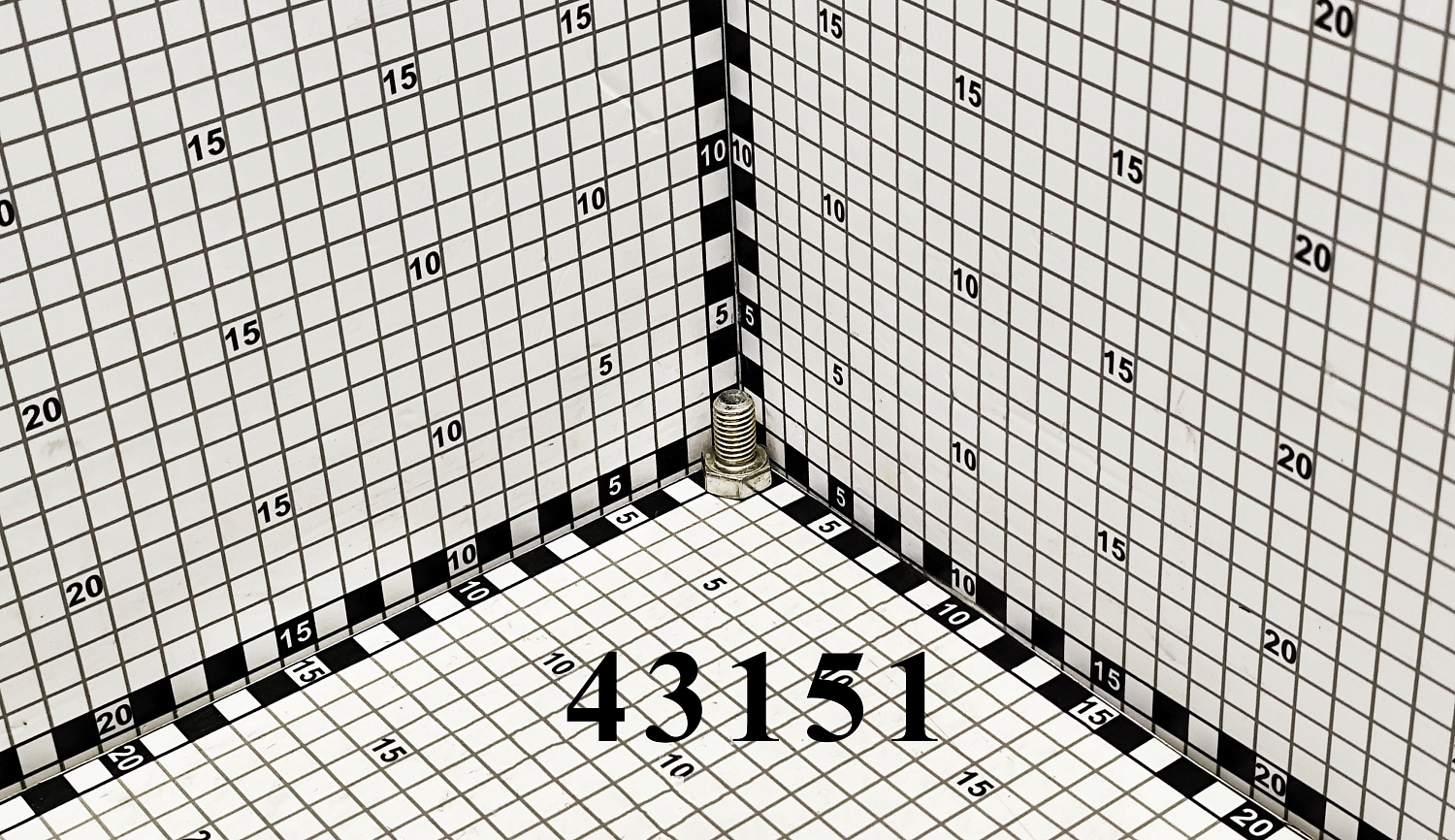 Винт 43151 CNHi