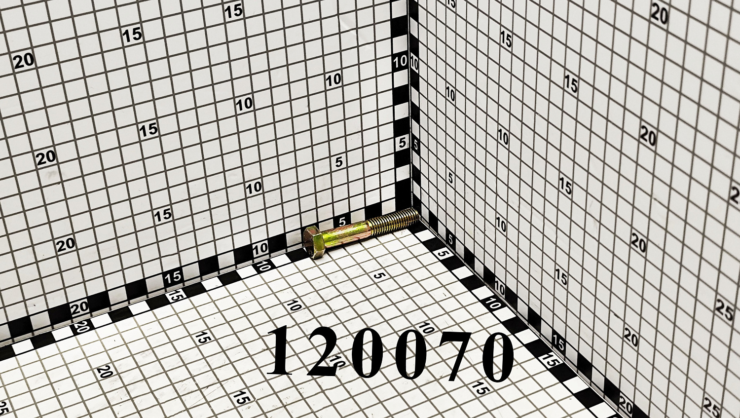 Болт 120070 CNHi