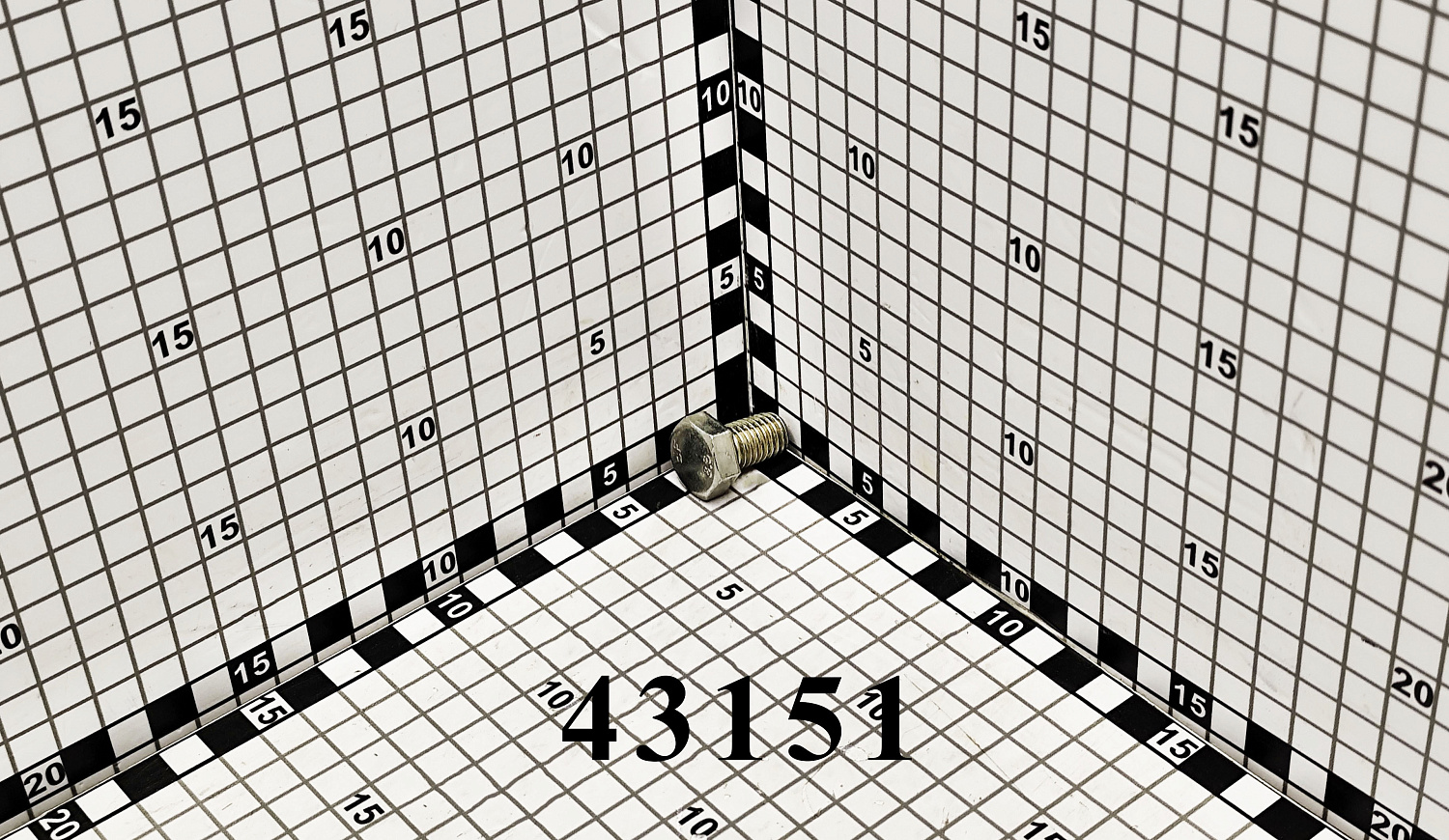 Винт 43151 CNHi
