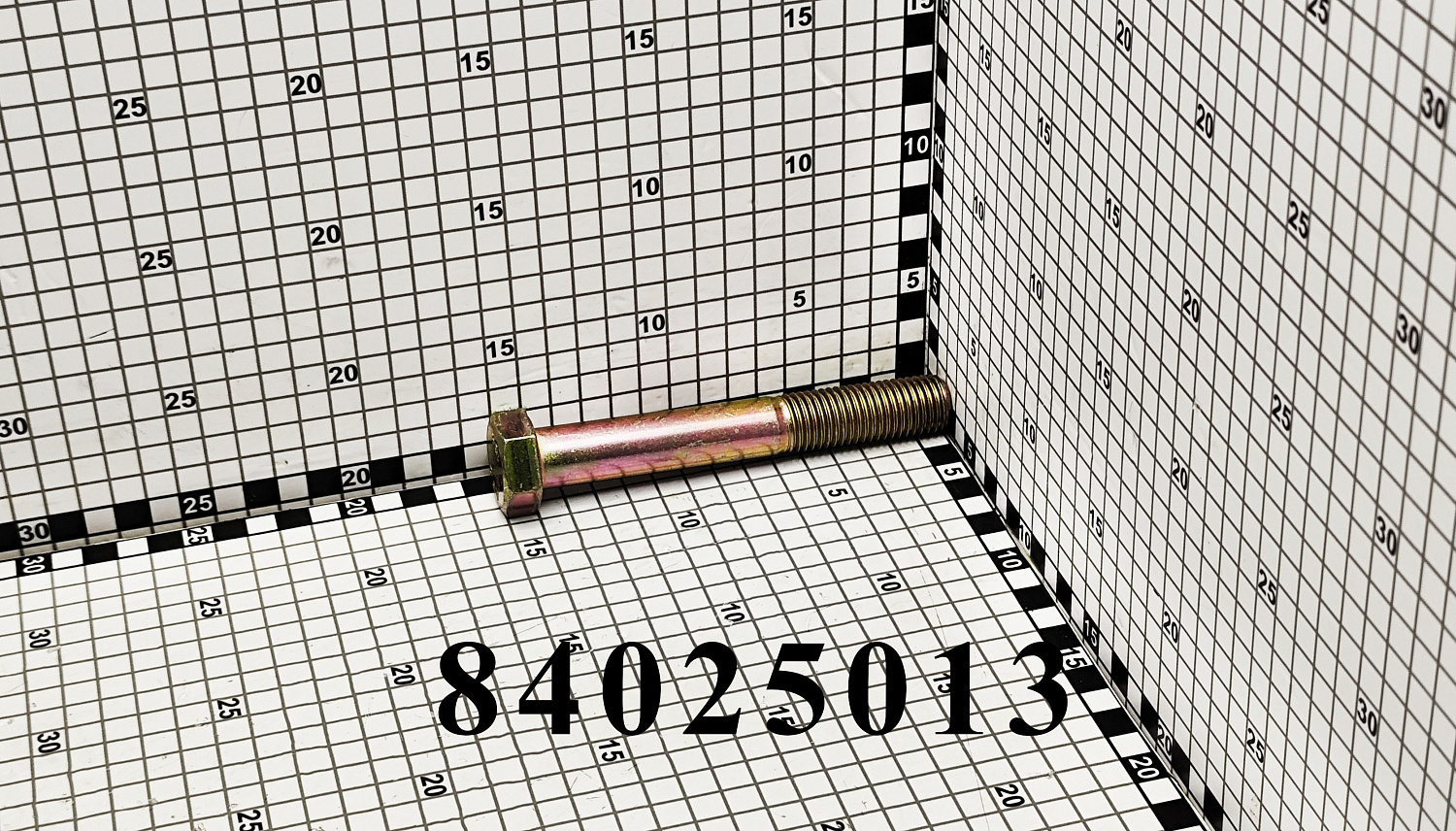 Болт 84025013 CNHi
