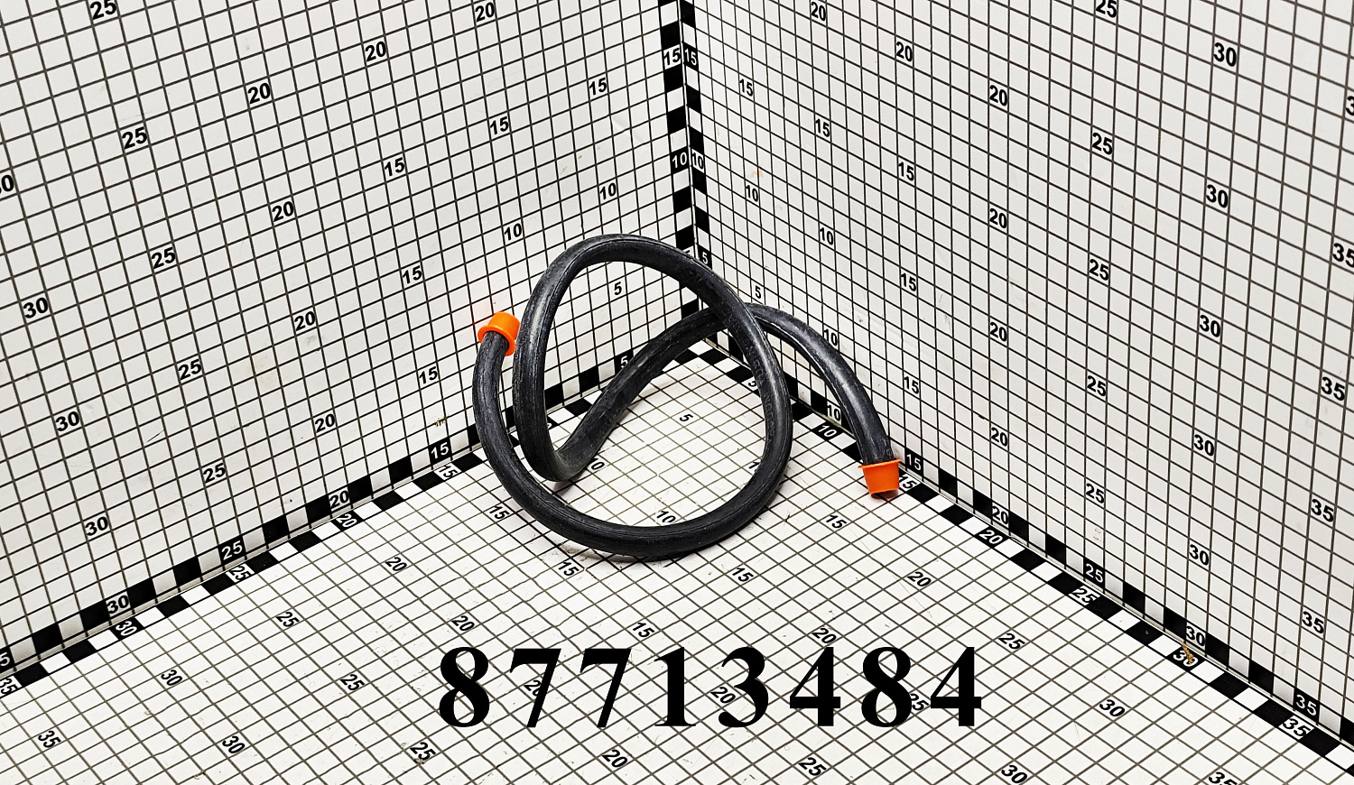 Шланг 87713484 CNHi