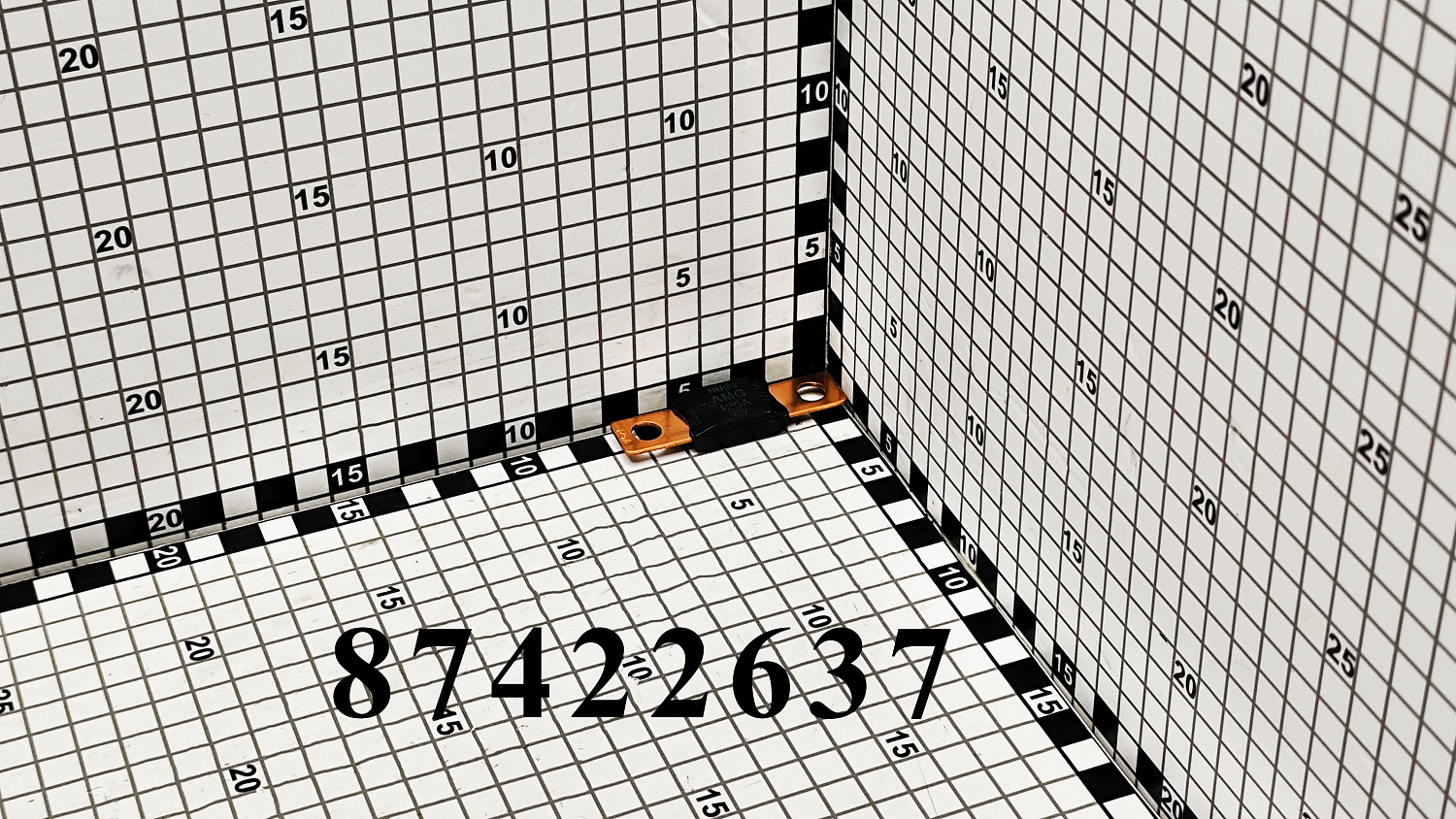Предохранитель 87422637 CNHi