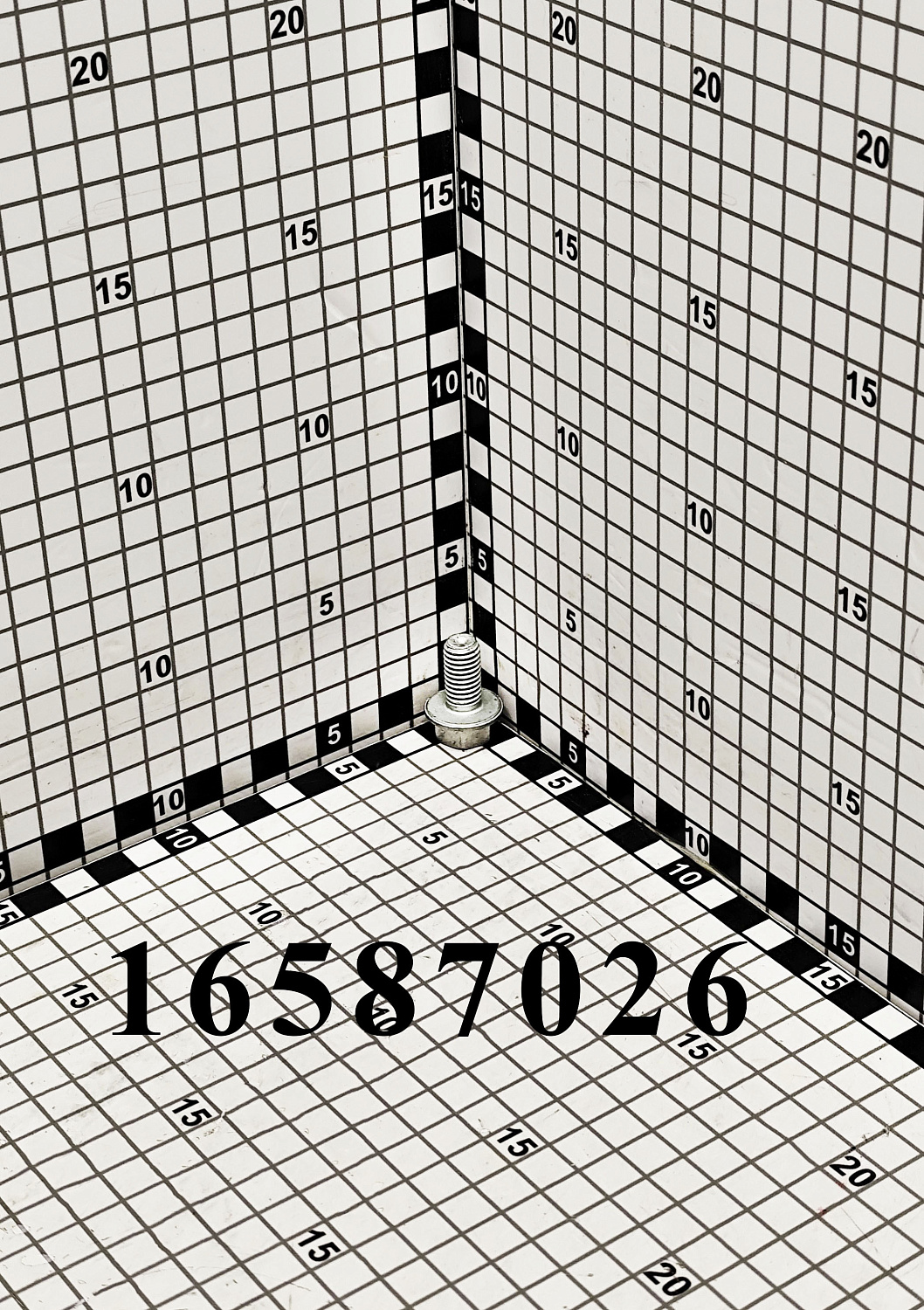 Болт 16587026 CNHi