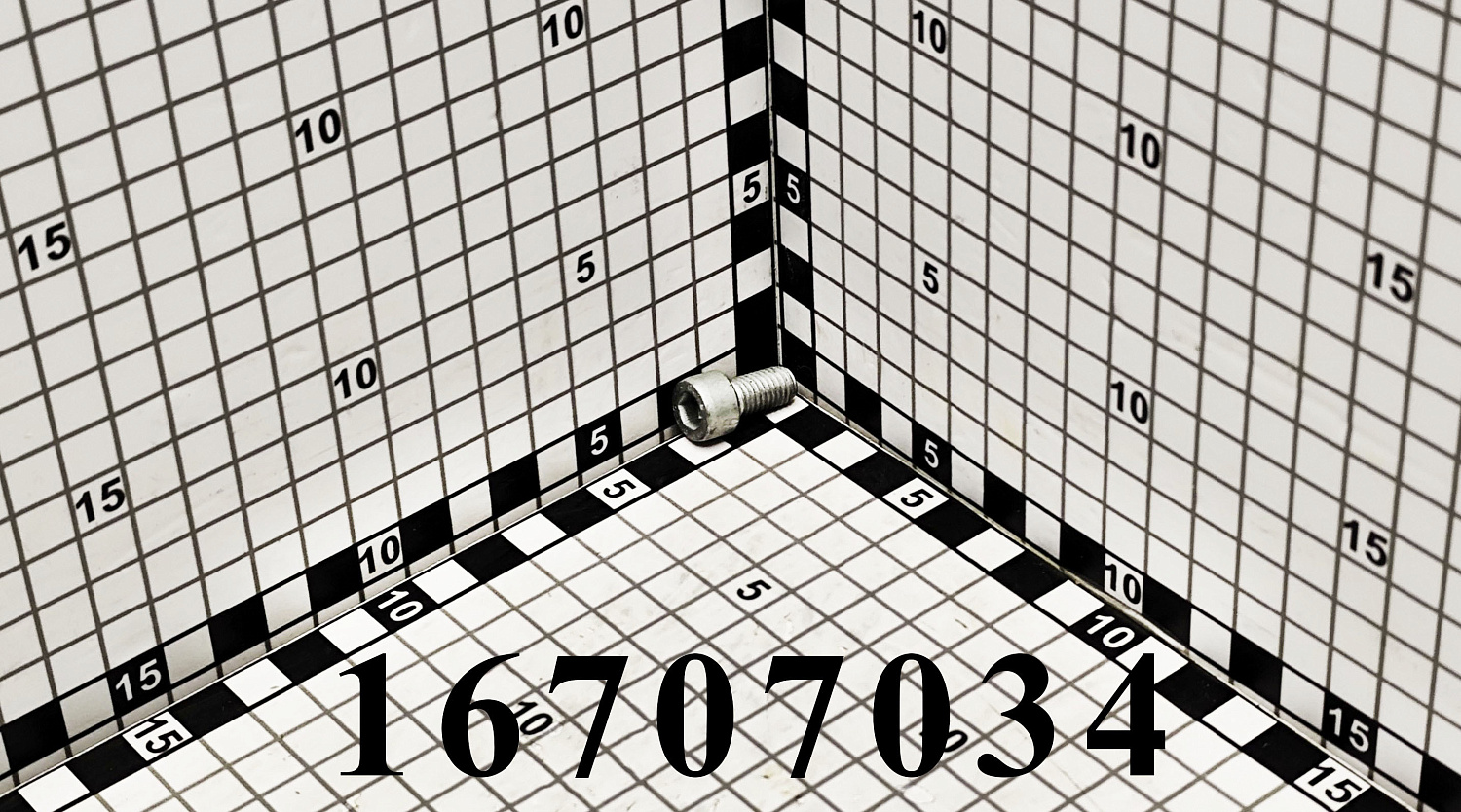 Болт 16707034 CNHi