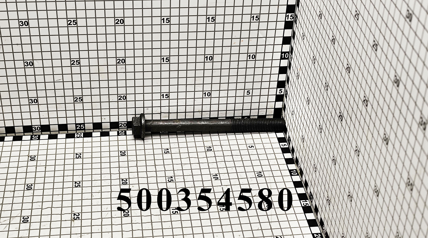 Болт 500354580 CNHi