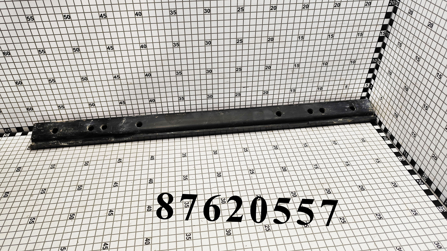 Брус 87620557 CNHi