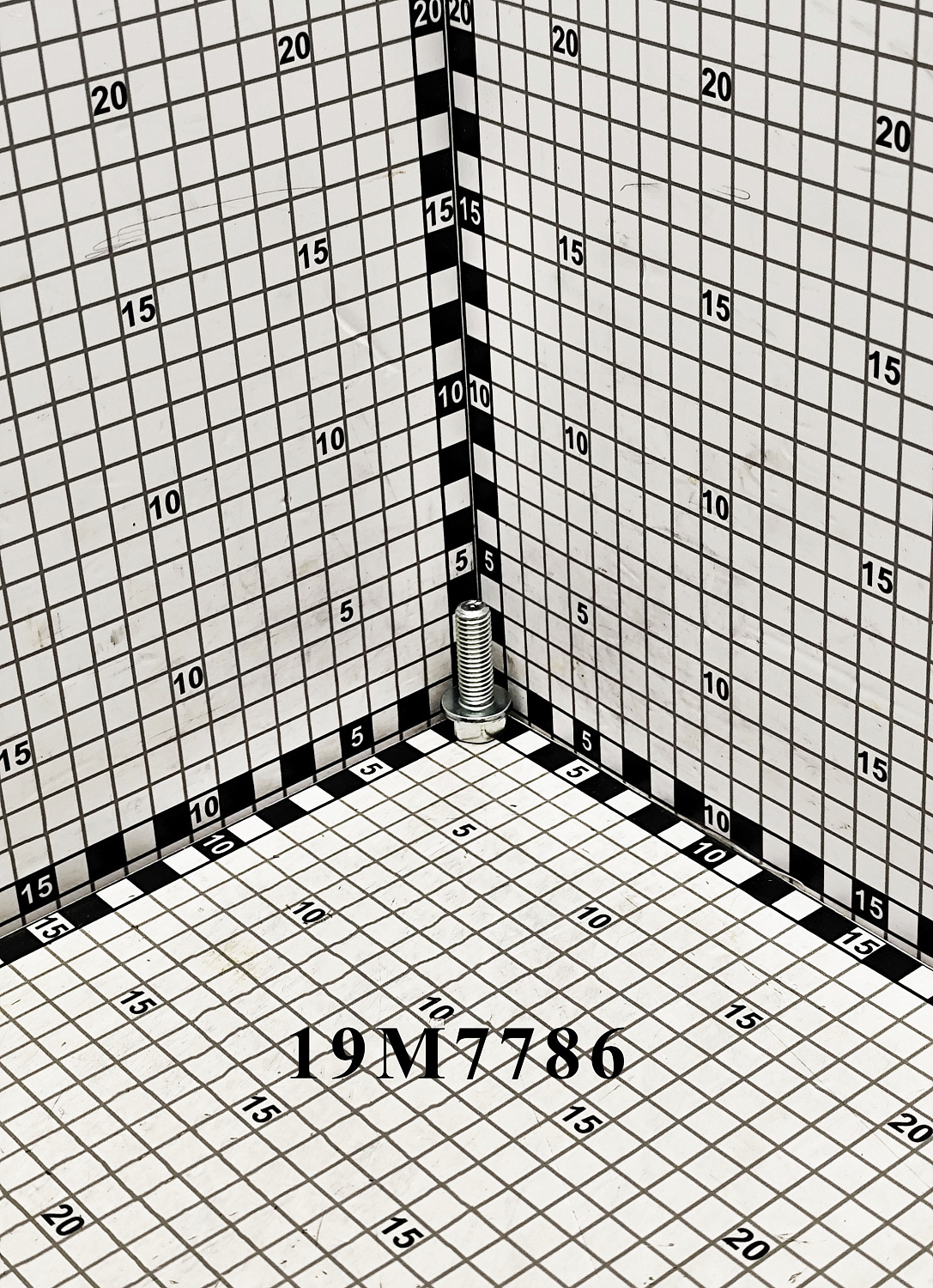 Болт 19M7786