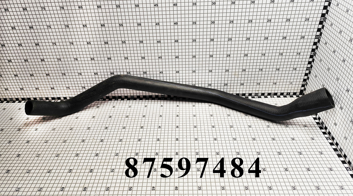 Патрубок 87597484 CNHi