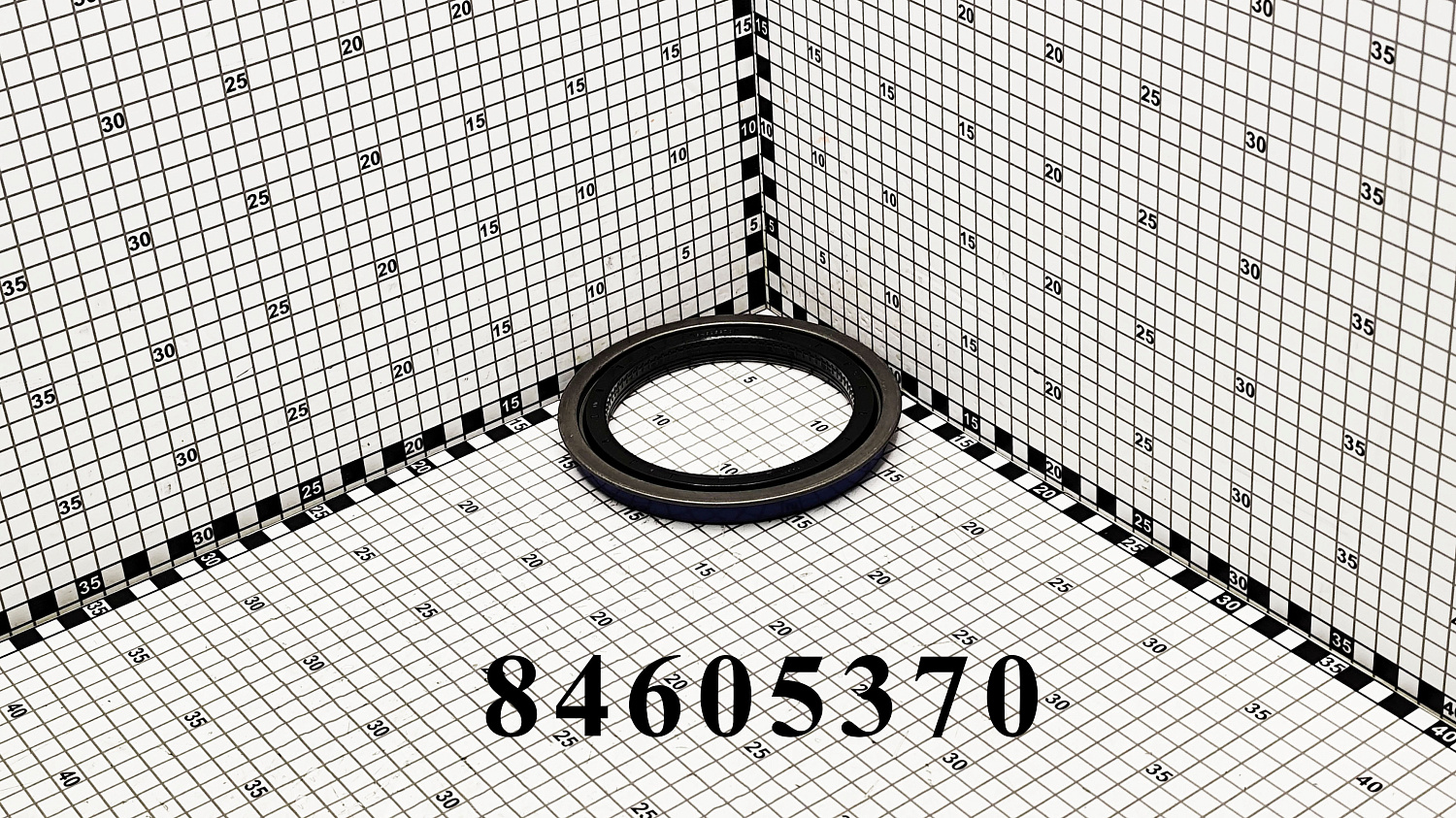 Сальник хвостовика 84605370 CNHi