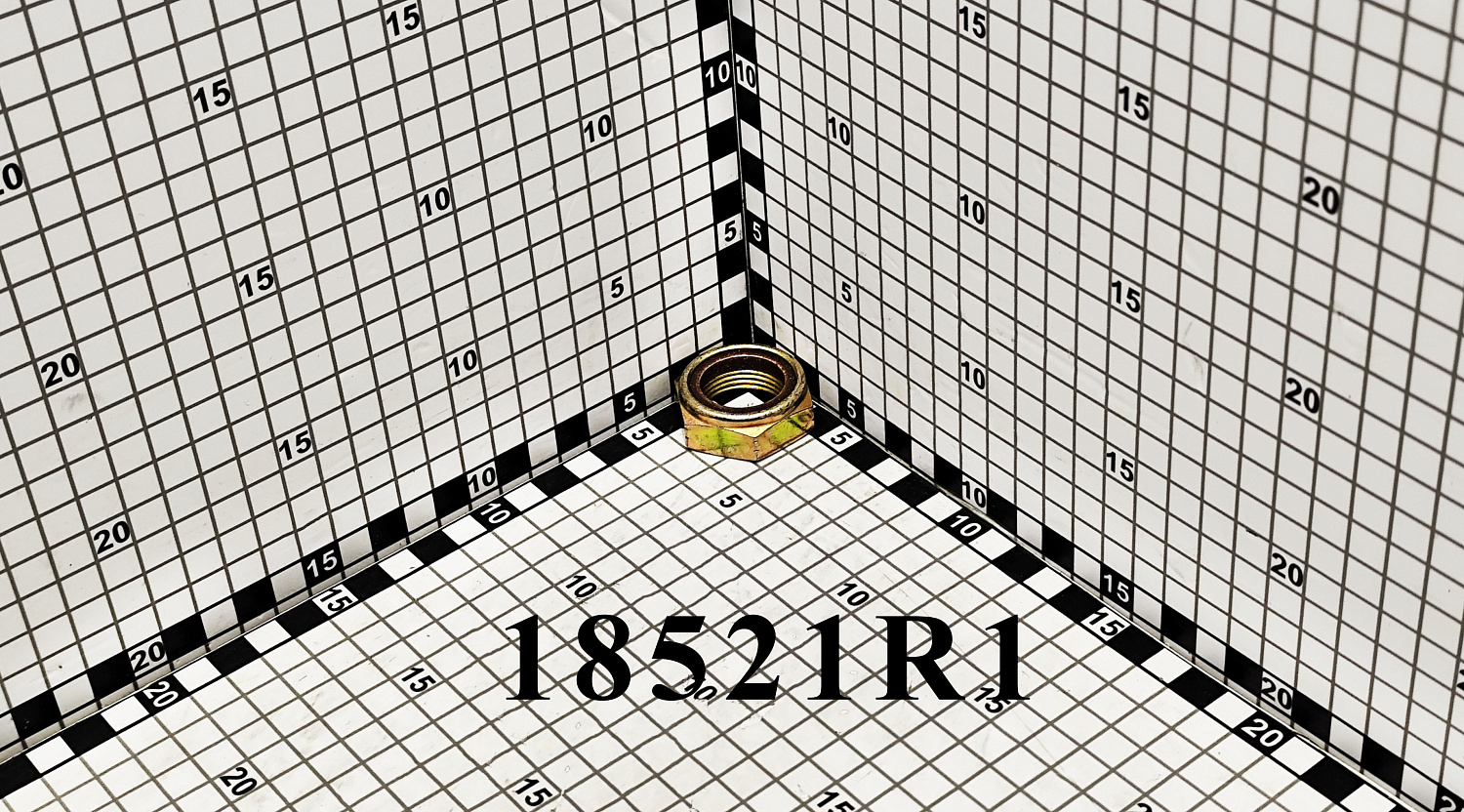Гайка 18521R1 CNHi