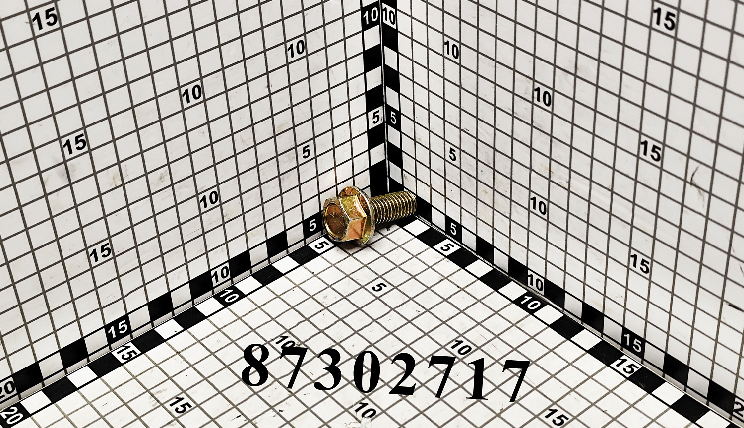 Болт 87302717 CNHi