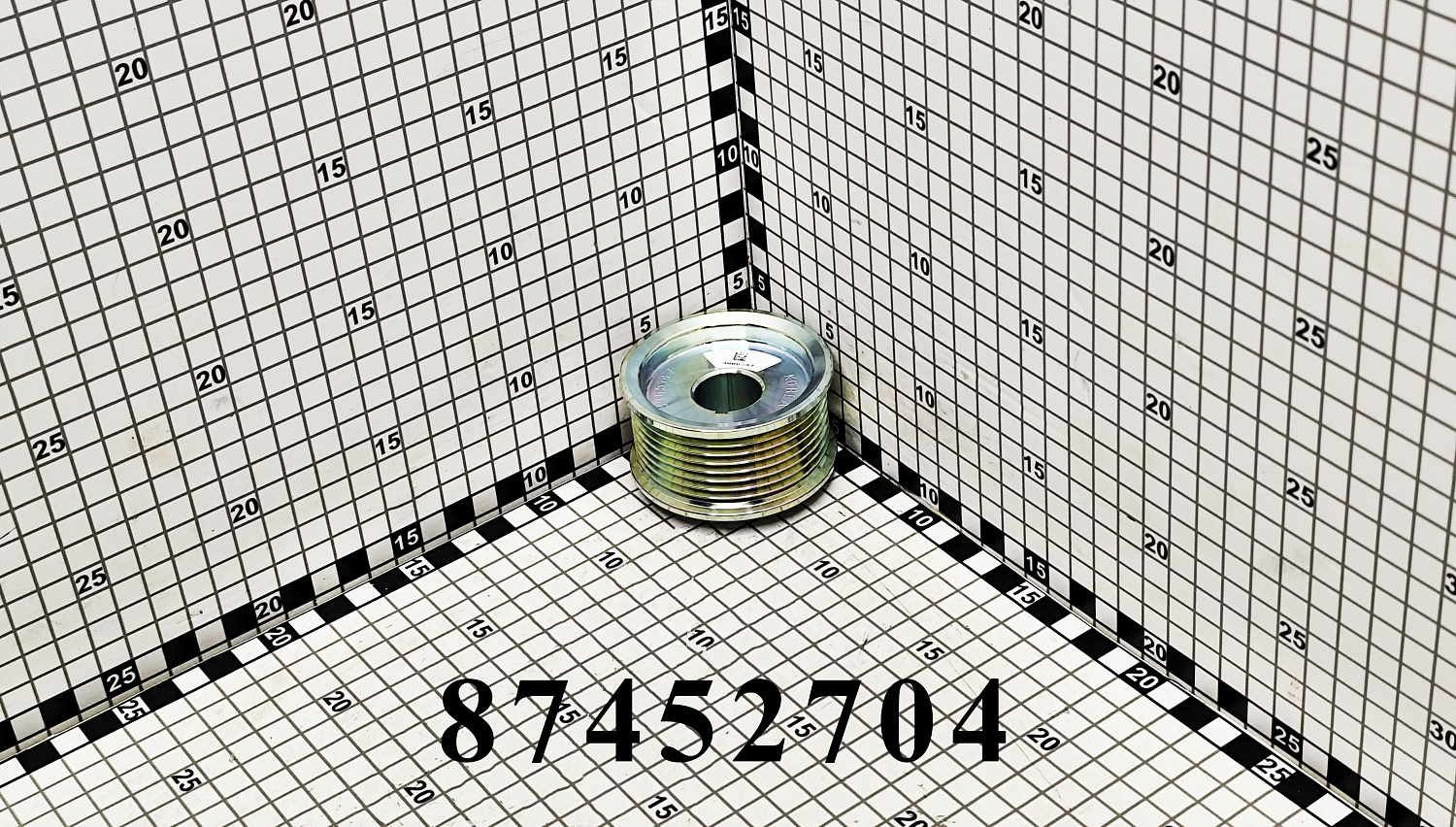 Шкив генератора 87452704 CNHi