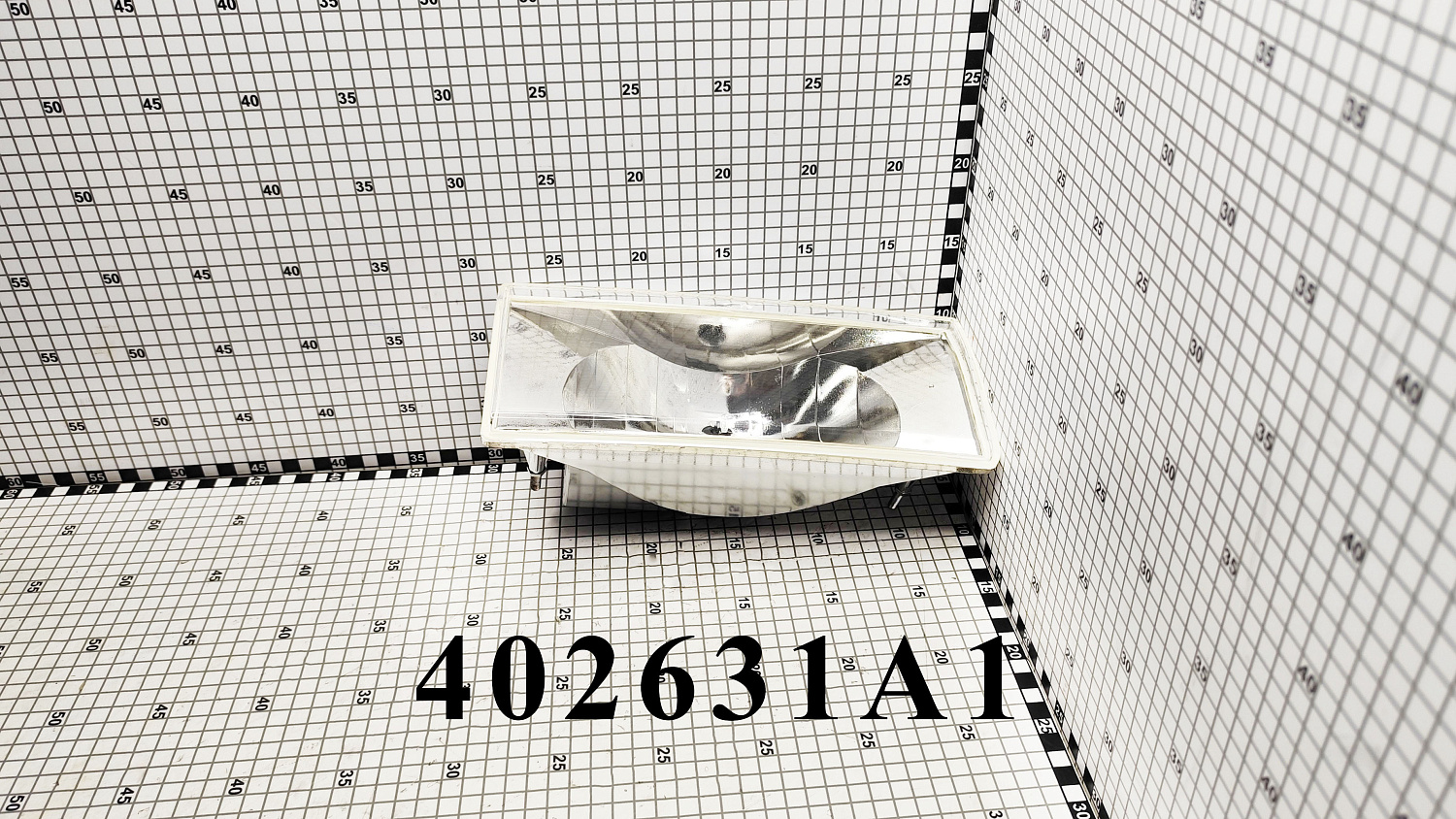 Блок фара средняя на капот двигателя 402631A1 CNHi