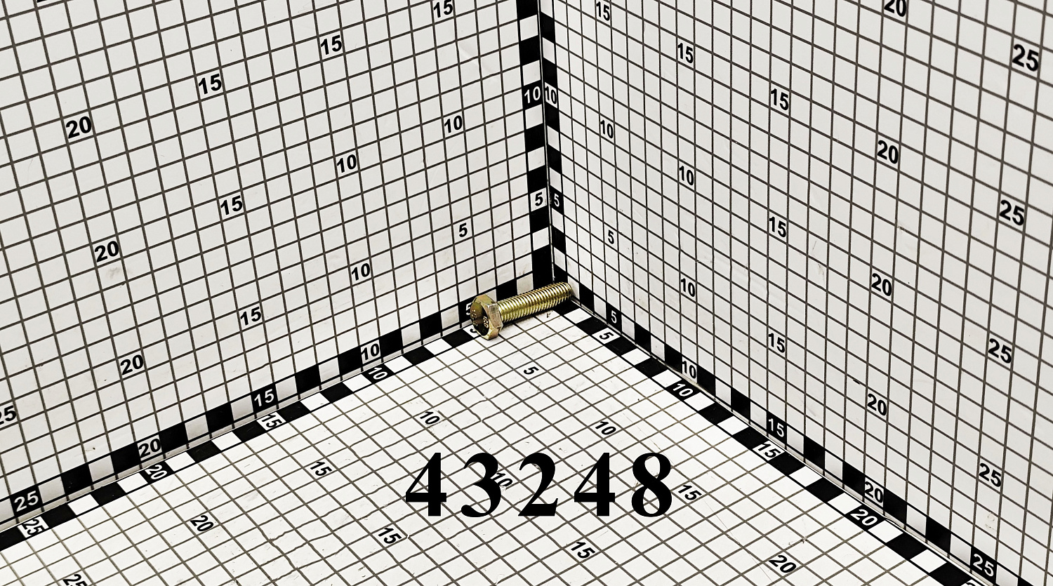 Болт 43248 CNHi