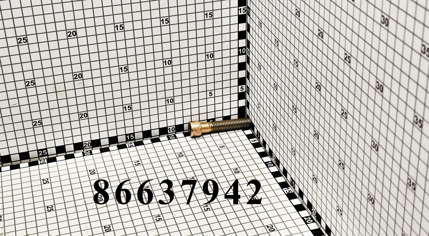 Болт 86637942 CNHi