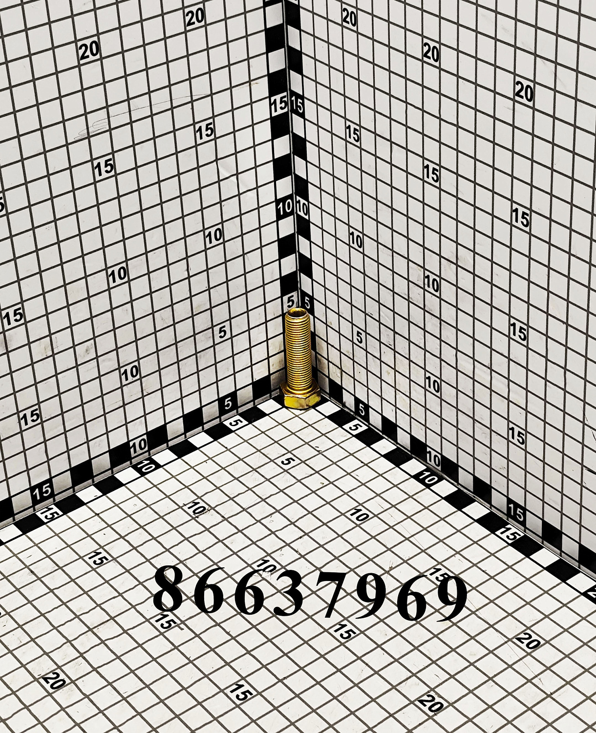 Болт 86637969 CNHi