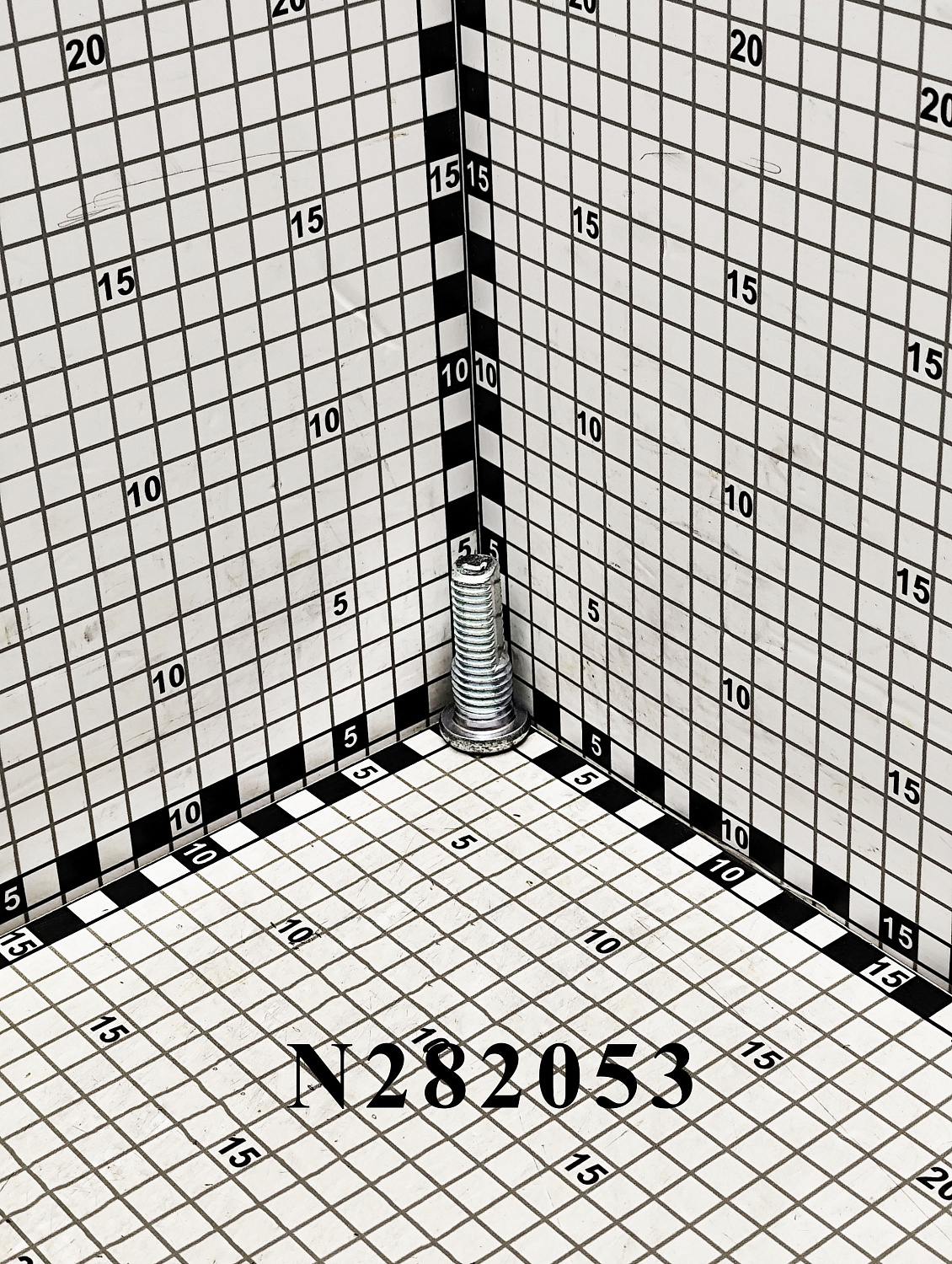 Болт N282053