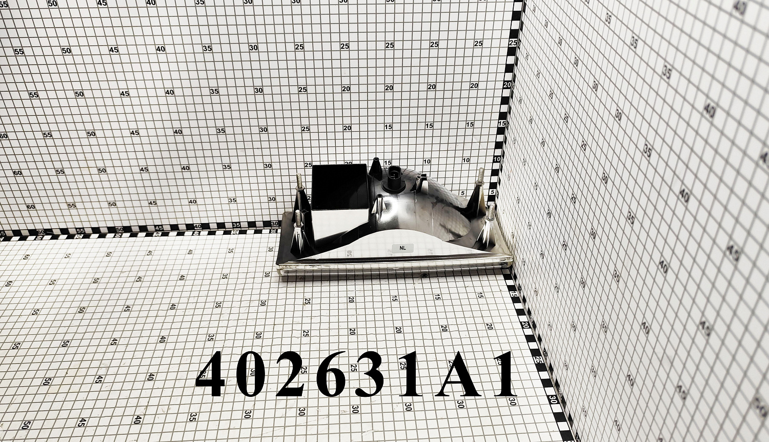 Блок фара средняя на капот двигателя 402631A1 CNHi