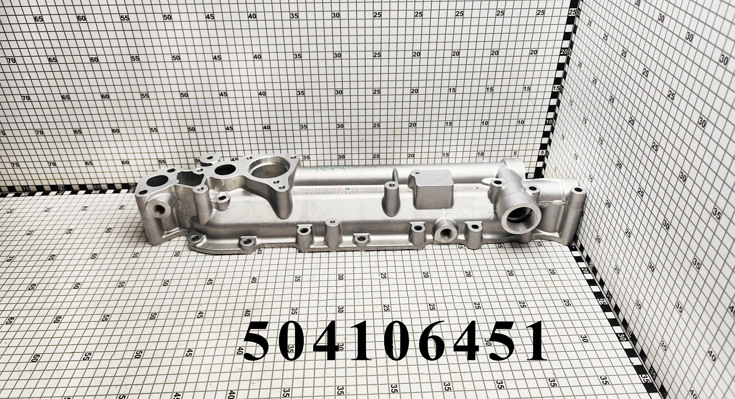 Крышка 504106451 CNHi
