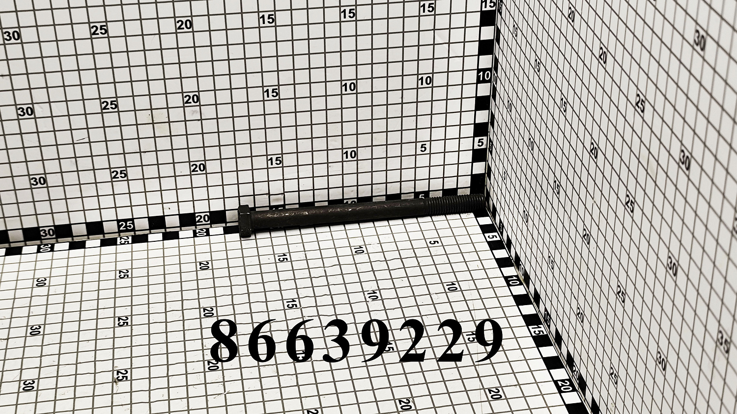 Болт 86639229 CNHi