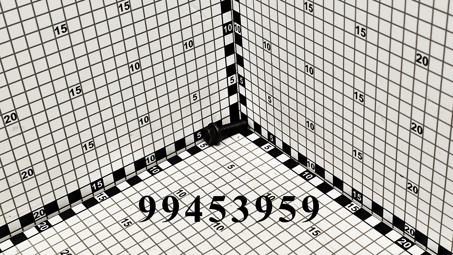 Болт 99453959 CNHi
