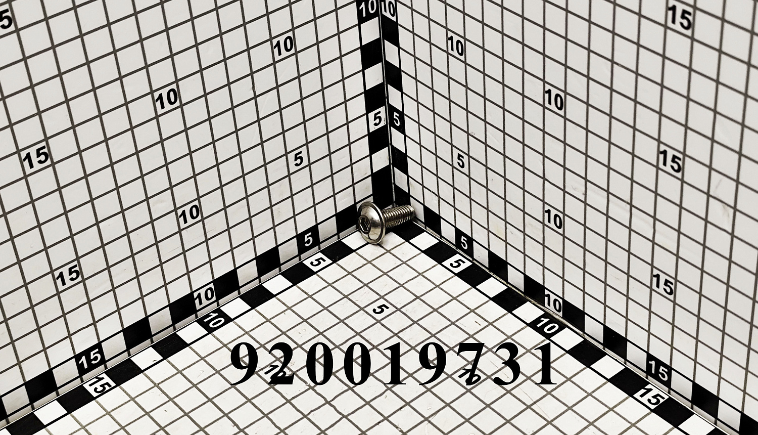 Болт 920019731 CNHi