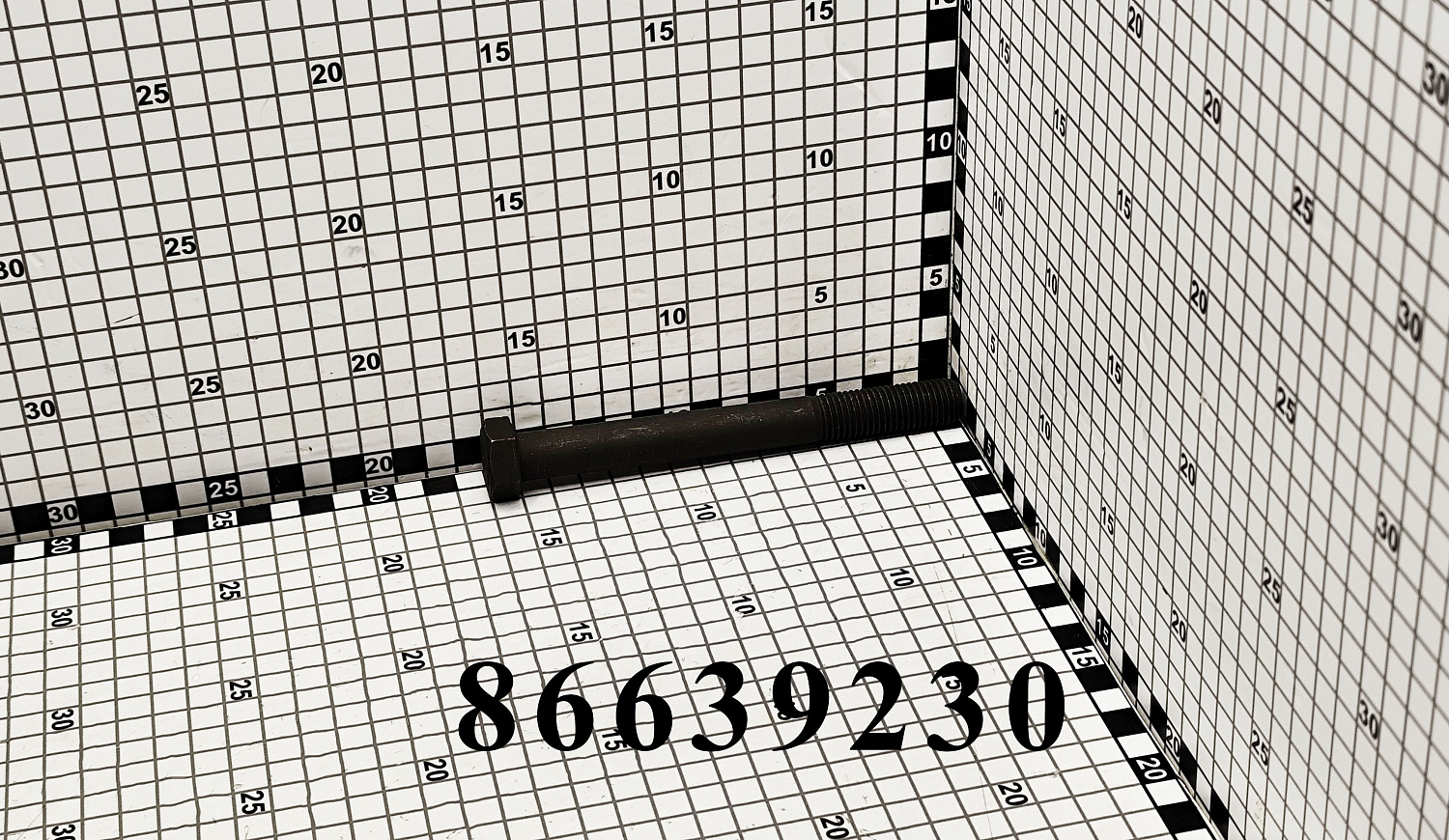 Болт 86639230 CNHi