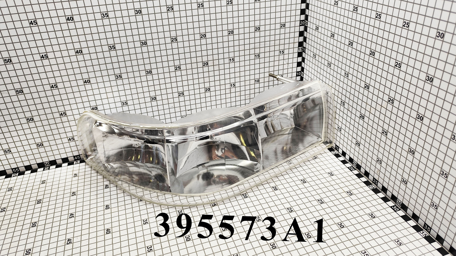 Фара передняя правая 395573A1 CNHi