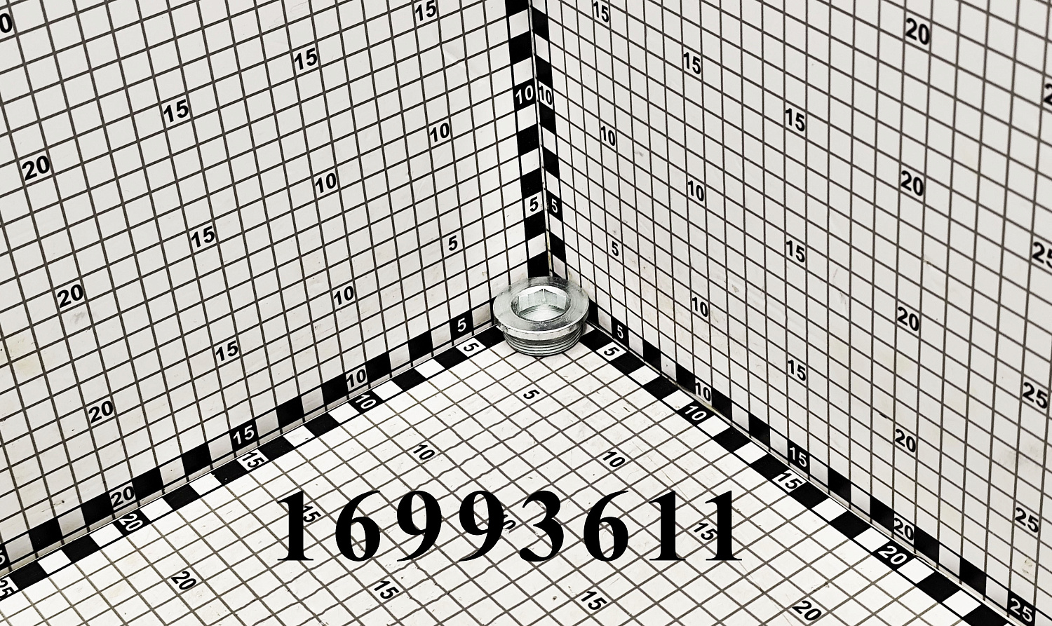 Пробка 16993611 CNHi
