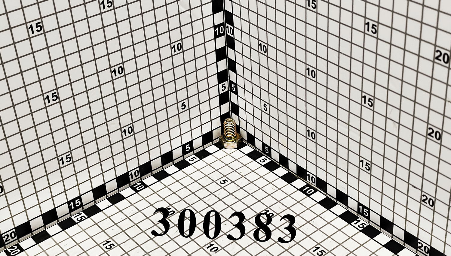 Болт 300383 CNHi