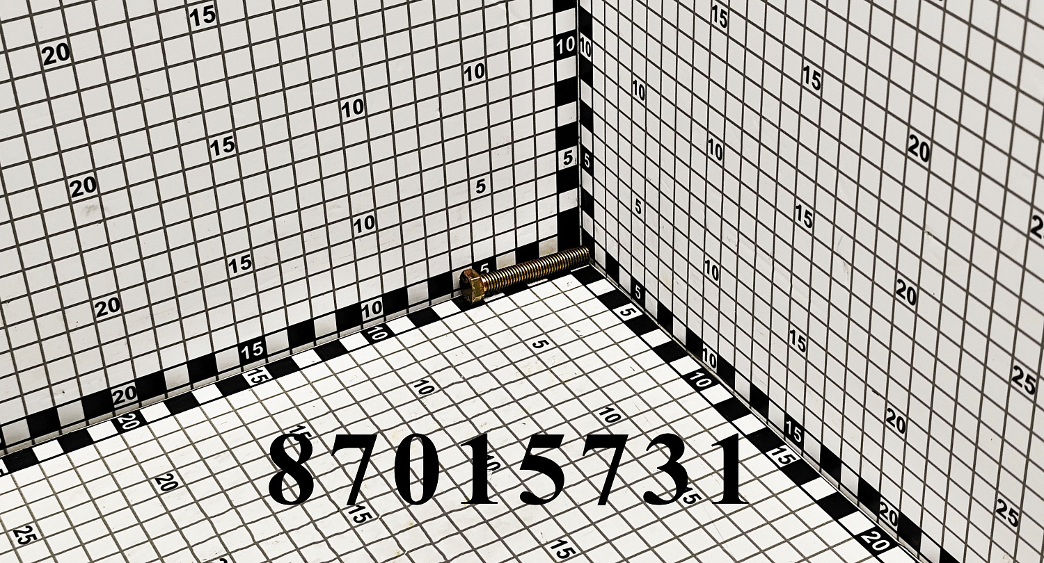 Болт 87015731 CNHi
