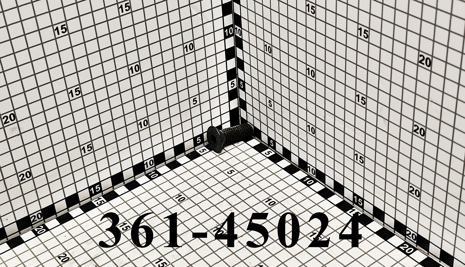 Винт 361-45024 CNHi