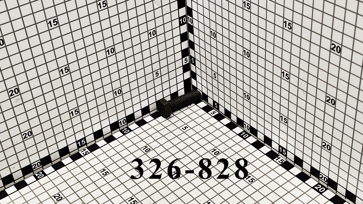 Винт 326-828 CNHi