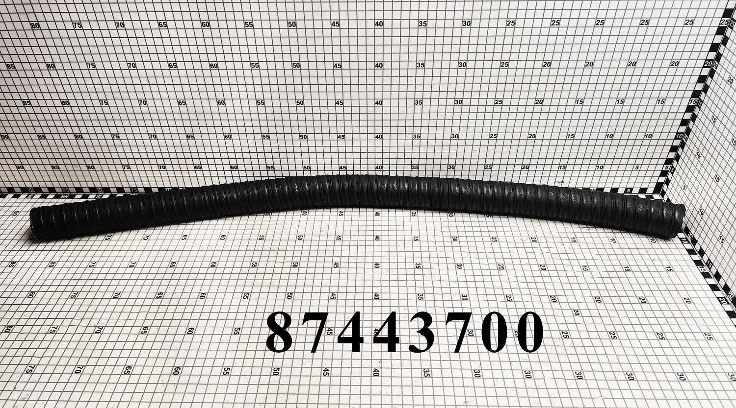 Шланг 87443700 CNHi