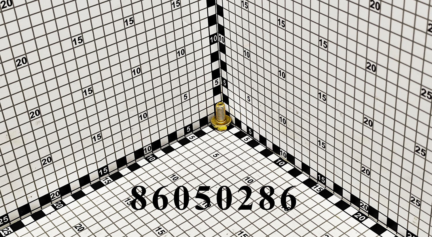 Болт 86050286 CNHi