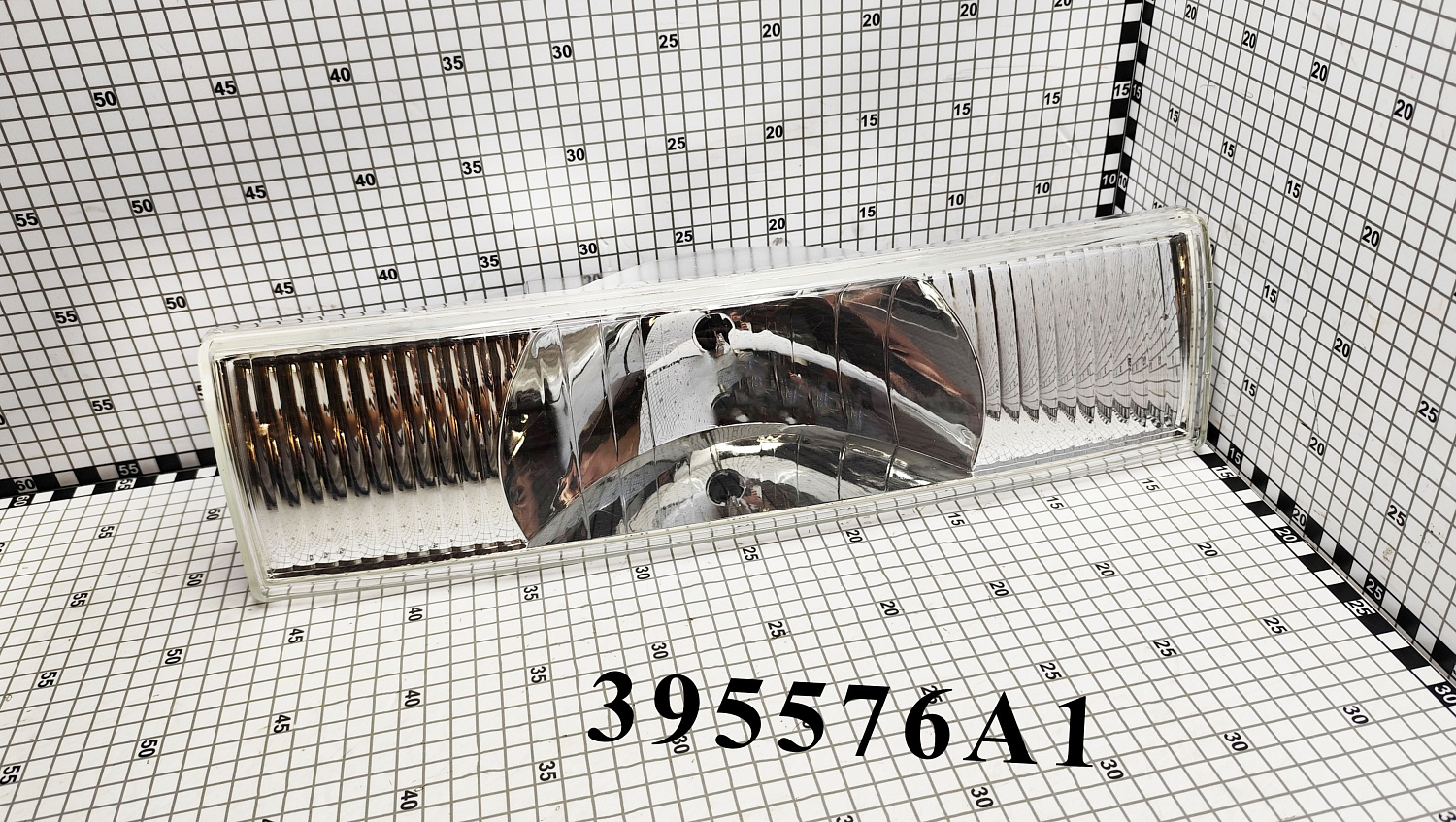 Фара передняя центральная 395576A1 CNHi