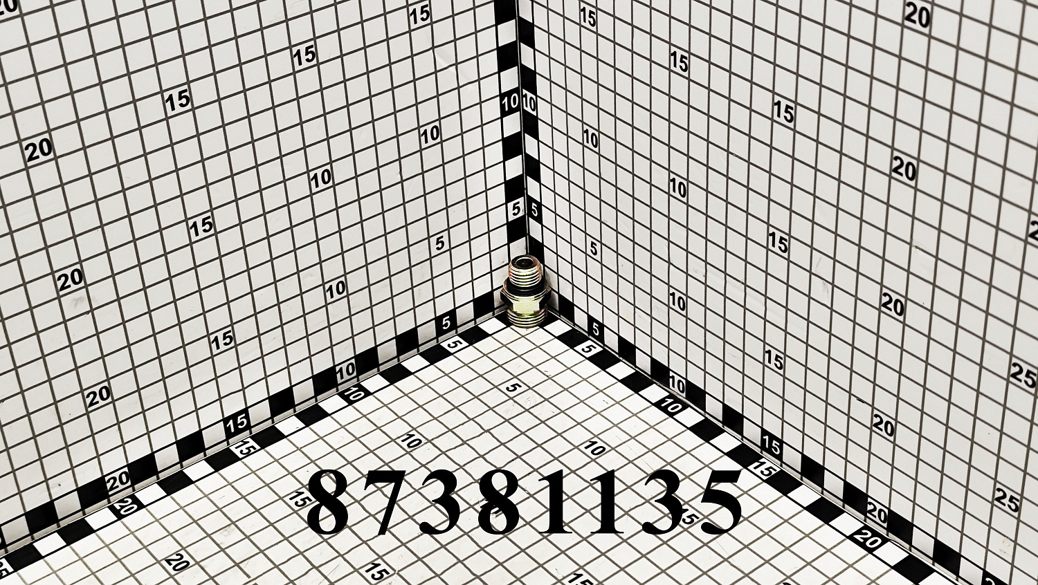 Фитинг 87381135 CNHi