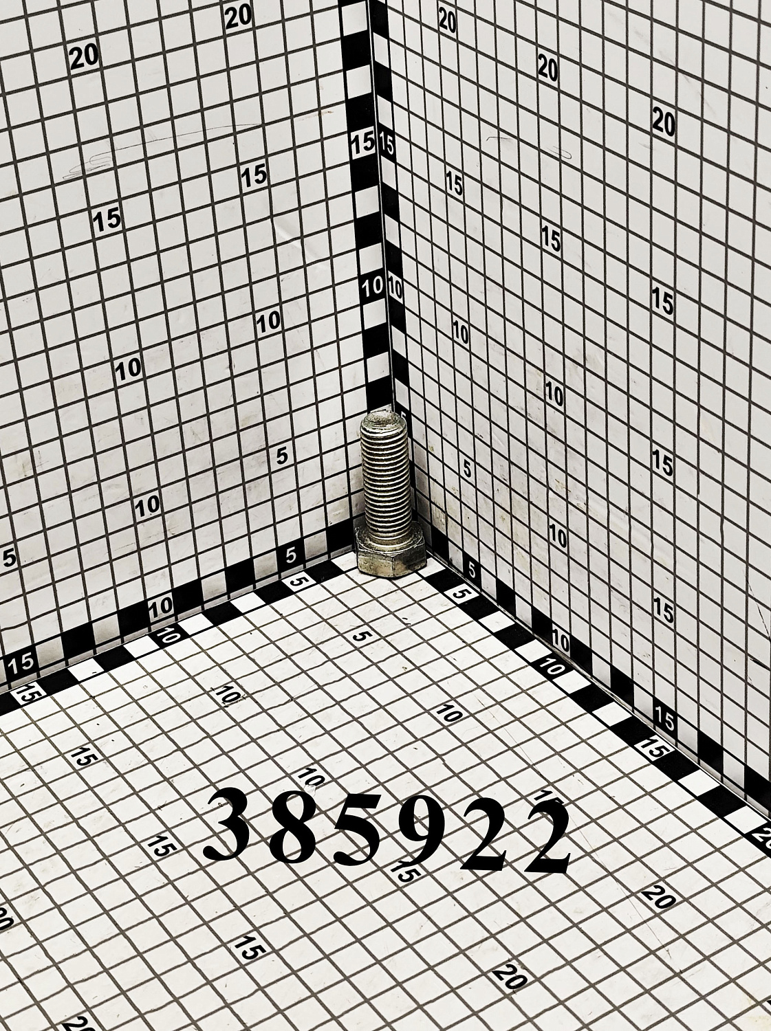 Винт 385922 CNHi