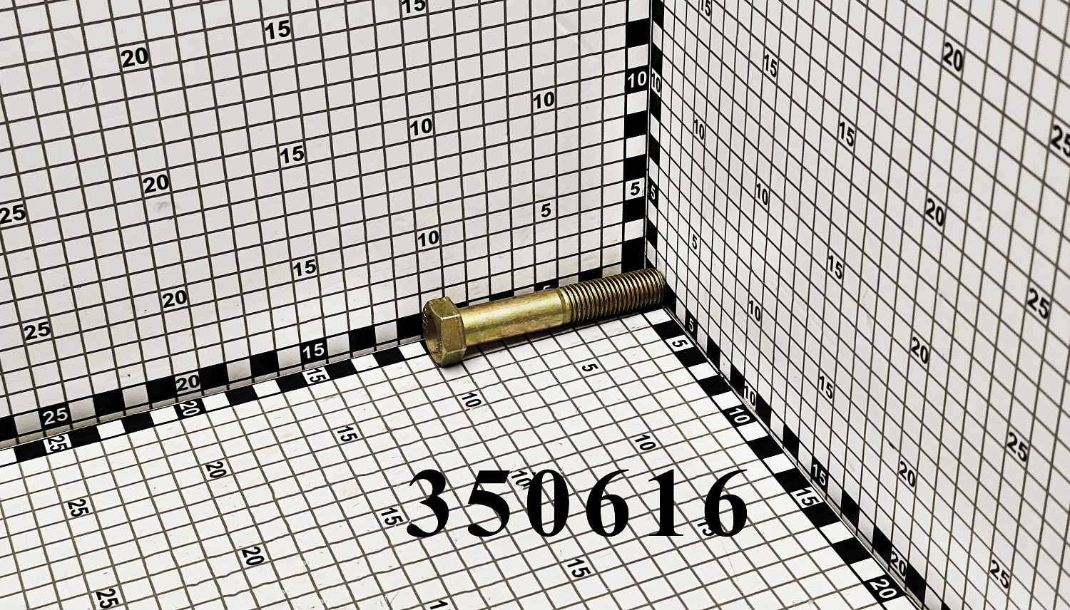 Болт 350616 CNHi