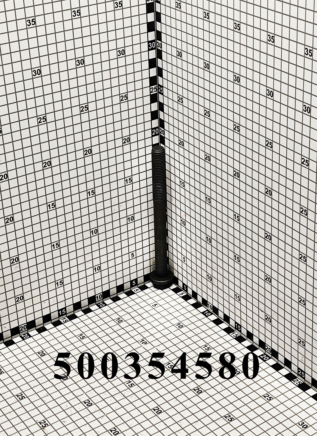 Болт 500354580 CNHi