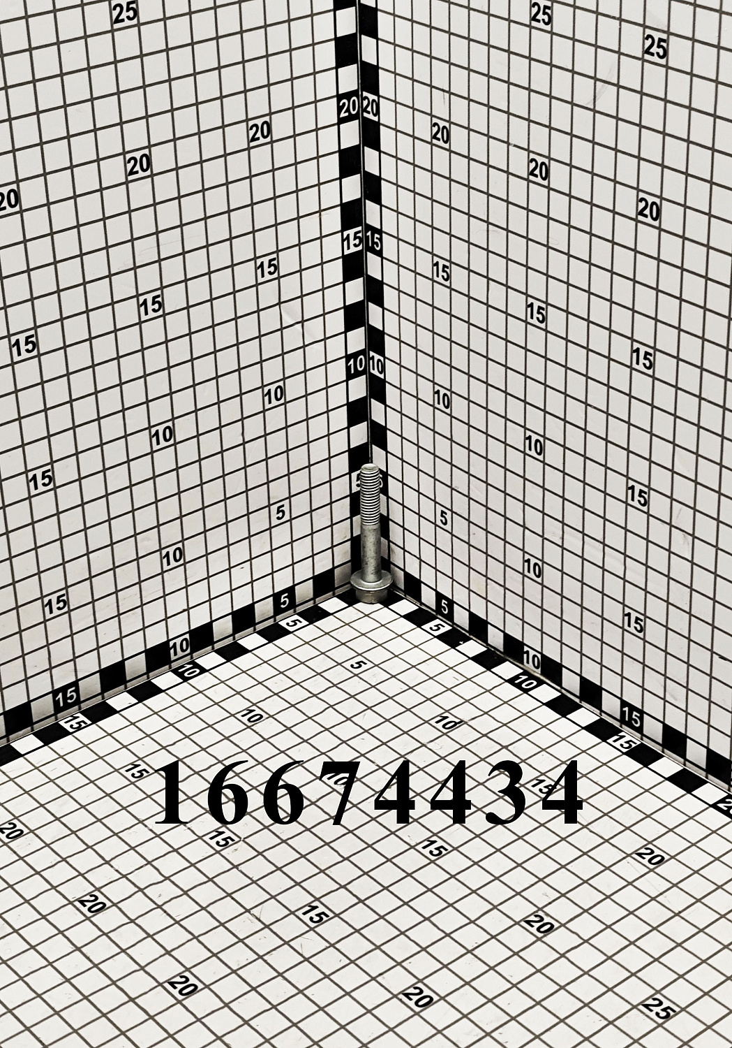 Винт 16674434 CNHi