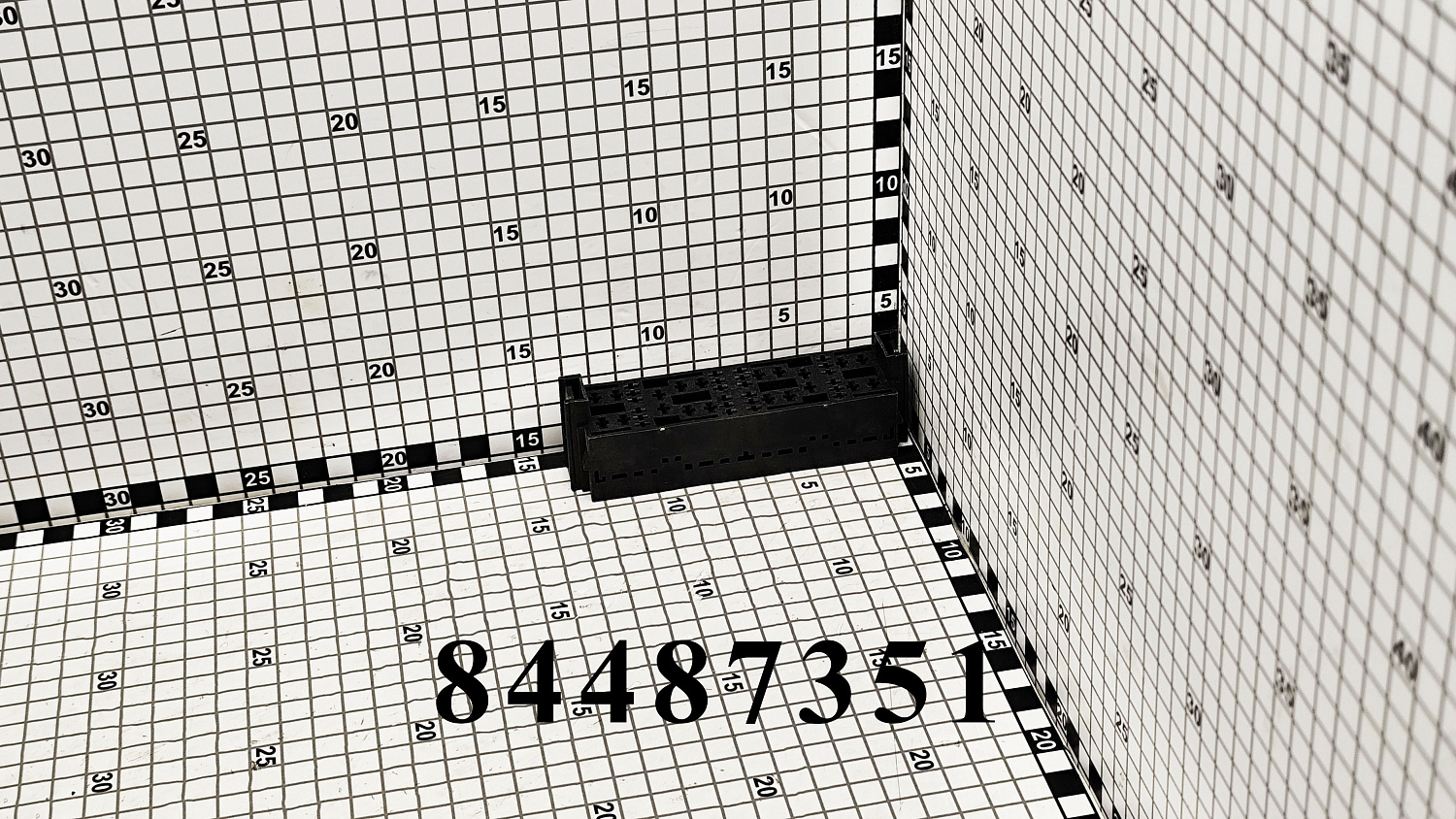Держатель 84487351 CNHi